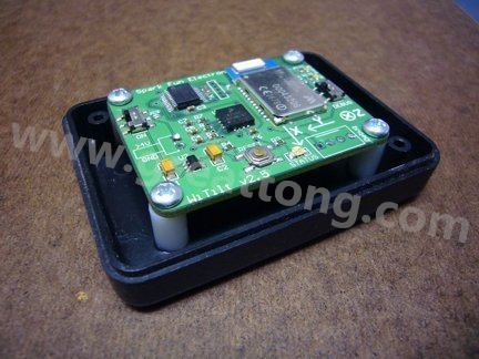 熱熔膠的牢固程度，對于非高振動的應用來說已經很足夠，而且如果你想要讓盒子另作他途，支架也可以拿掉，用酒精磨擦即可移除熱熔膠。